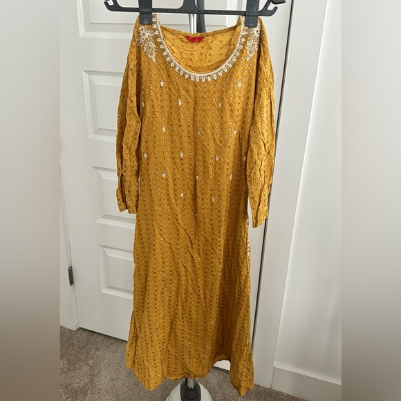 W festive embroidered Indian, Pakistani kurta set with dupatta - Picture 13 of 13